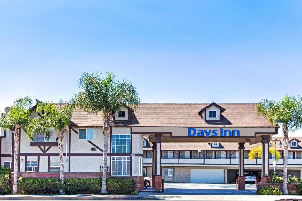 Days Inn by Wyndham Long Beach City Center Main image 1
