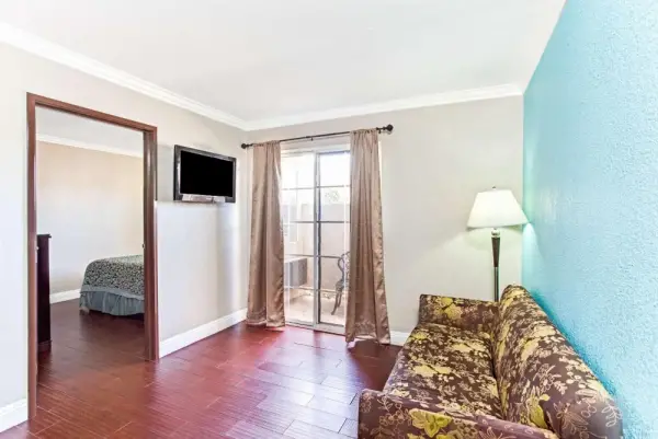 Cabana Inn & Suites 10