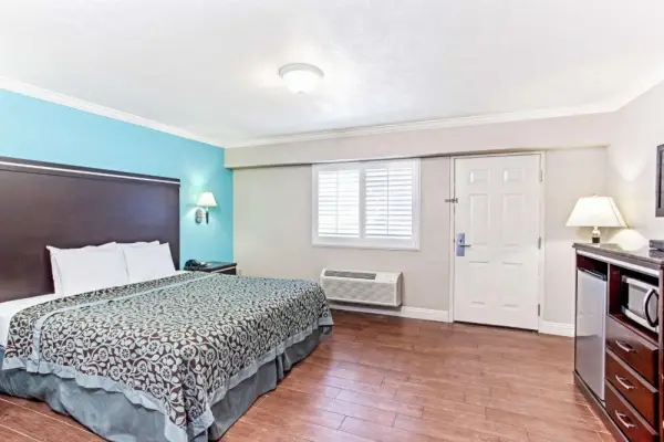Cabana Inn & Suites 8