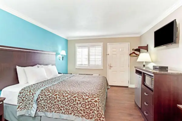 Cabana Inn & Suites 9